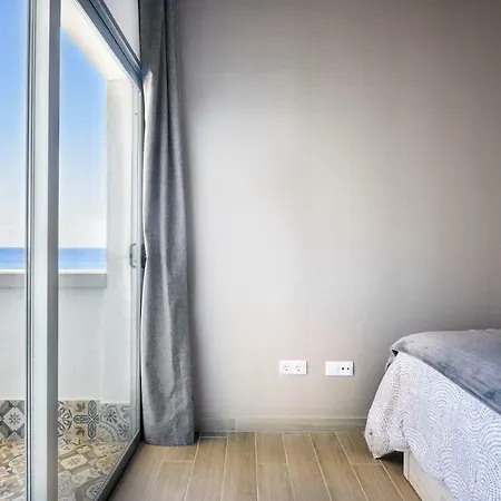 Heavenly Apartment On The Frontbeach